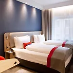 Express - By Ihg Hotel 3*