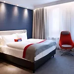 Express - By Ihg Hotel 3*