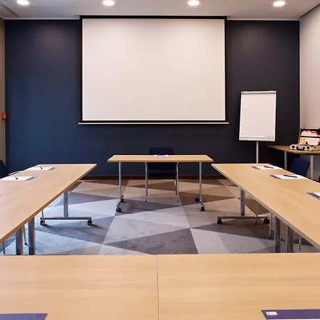 Express - By Ihg מלון