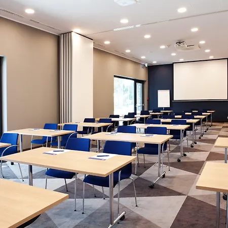 Express - By Ihg מלון