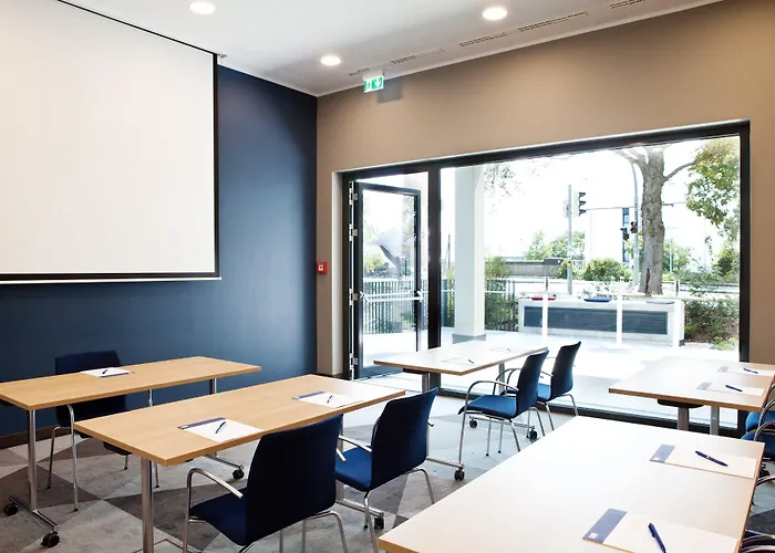 Express - By Ihg Otel 3*